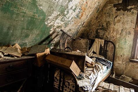 Urban Exploration Photographer Finds A Stash Of Cash In An Abandoned House