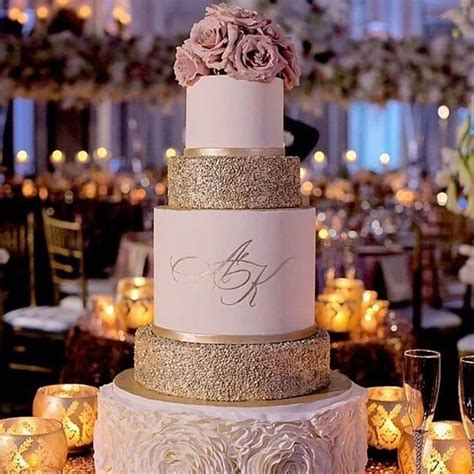 Pin By Miss Wiwi No Pin Limit On Weddings Dream Wedding Cake Gold