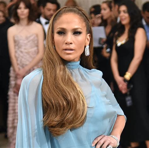 Jlo Hairstyles We Re Obsessed With Jennifer Lopez S New Wavy Bob