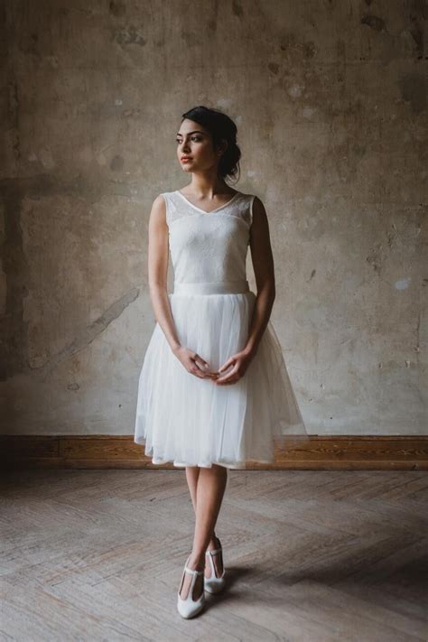 Kaufen sie die besten brautkleider 2021 online bei irenekleider.de. Brautkleid "Principessa" kurz mit großem Tüllrock (mit ...