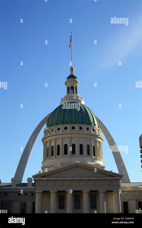 Old Courthouse And Gateway Arch St Louis Usa 03 January 2011 Stock Photo