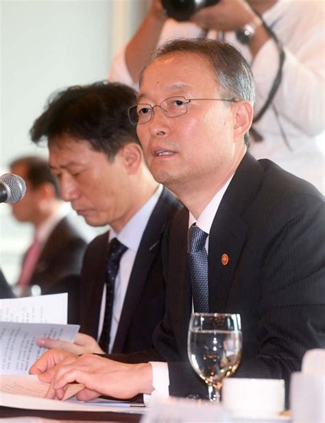 지난해 12월 김 의장은 쿠팡의 공동 대표이사. 10조5천억 국내투자 약속한 삼성·LG - 파이낸셜뉴스