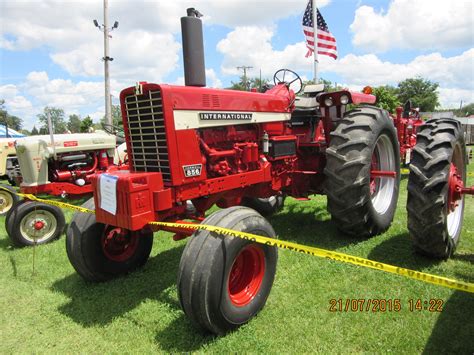 Bright Red International 856 From 45 Years Ago Farmall Farmall