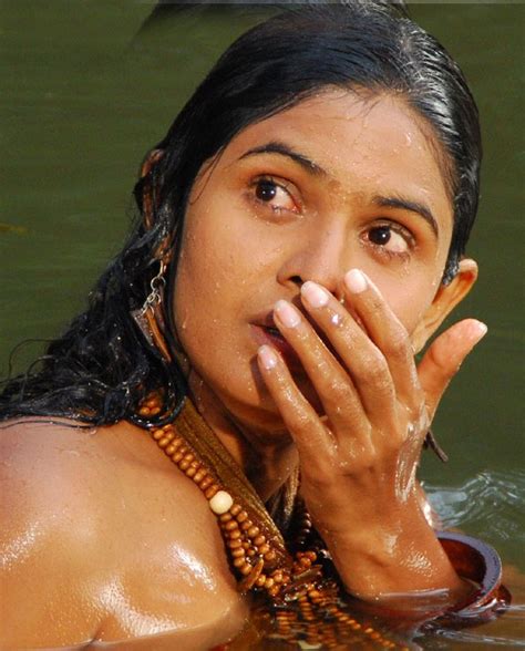 Sri Lanka Populer Film Kuweni Actress Dulani Anuradha