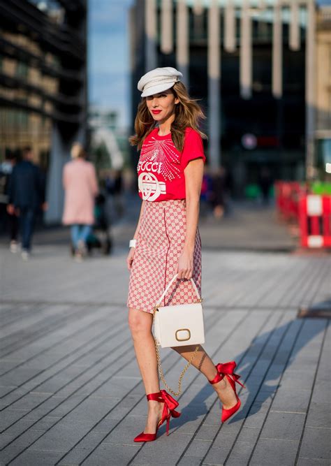 Da pittarosso, con i saldi fino al 50%, trovi un paio di scarpe stringate, ballerine e sandali per ogni fase della crescita che richiede cura, tessuti, materiali e design differenti. Pin su scarpe rosse