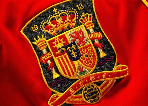 Maillot foot actu vous révèle le maillot extérieur de l'espagne 2014 fait par adidas. Espagne : Peut-t-elle être le nouveau champion du Monde de ...