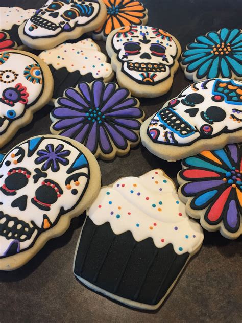 Well, i love the look of sugar skulls and sugar skull cookies and wanted an easy and fun version that i could do with the kids. Sugar Skull Cookies | Skull cookies, Cookies, Sugar
