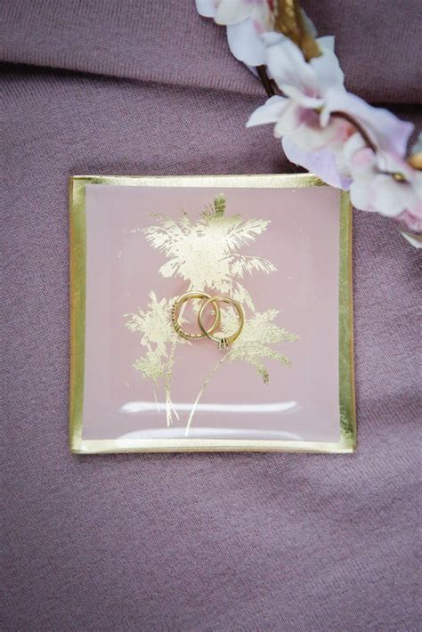 Luxuriöse und elegante hochzeit einladungskarten mit. Kleines Ring-Tablett, Schmuckablage in Rosa und Gold mit Palmen-Motiv | Tropische ...