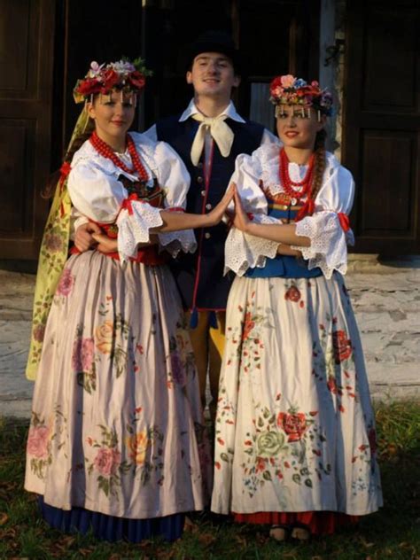 regional costumes from bytom silesia poland polish folk costumes polskie stroje ludowe