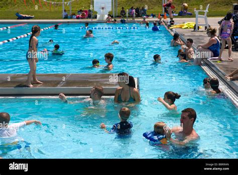 A Busy Public Pool During The Summer In Milford Ct Usa Stock Photo Alamy