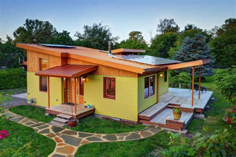 Our expert engineering and drafting department strives to design all of our 800 to 999 sq ft floor plans to optimize room space. 800-Square-Foot Sustainable House In Oregon | iDesignArch ...
