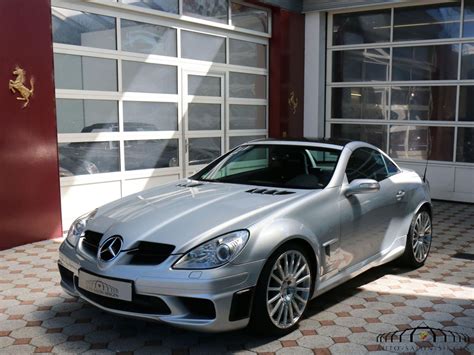This car is great but why have a 5.5 litre engine producing only 395 bhp, even worse in the normal slk 55, only 355bhp!!!:s this car could easily b powered by a 3.5 litre or 4.0 litre engine!!! Mercedes-Benz SLK 55 AMG Black Series Coupé - Auto Salon ...