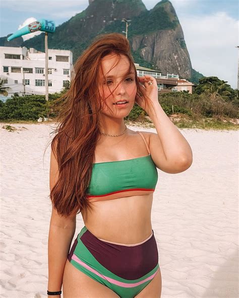 Beleza De Fim De Semana Larissa Manoela Exibe Boa Forma Em Tarde No Rio Gq Musa