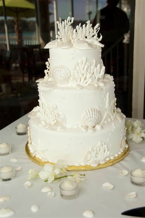 A helpful wedding cake guide at your fingertips. Beach Wedding Cake Ideas - Destination Wedding Details