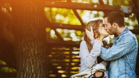 17 Kissing Tips From Men In 2020 Best Kisses Kiss Tips Flirting Moves