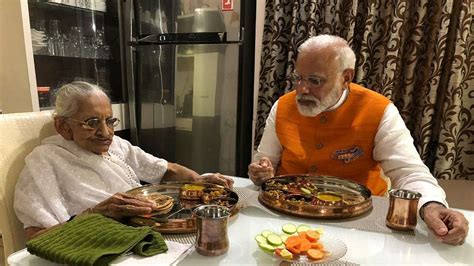 #heerabenmodi #narendramodi #journeytoindia #narendramodivideo #narendramodiinterview 👉heeraben modi is the mother of prime minister of india, narendra modi. PM Modi has lunch with mom Heeraben on birthday, gets Rs ...