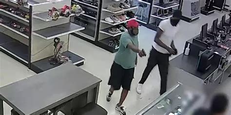 Suspects Who Robbed Houston Pawn Shop Wanted By Police
