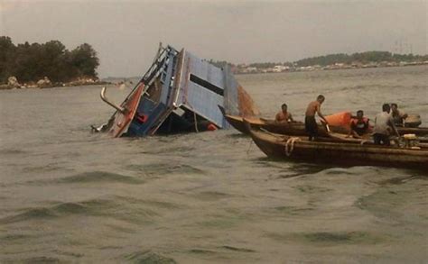 Loker padang terbaru desember 2020. Lambung Bocor, Kapal Bermuatan Sembako Karam di Tanjung Emas - Tribun Jateng
