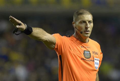 A fifa nomeou o argentino néstor pitana para o jogo deste domingo entre portugal e o méxico, que será o primeiro da história lusa na taça das. Conmebol capacitará árbitros argentinos para el VAR