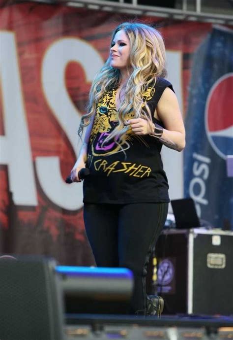 Chad, caro non ti sei perso molto...... | Avril lavigne photos, Avril