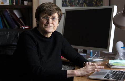 Early years at the university of szeged katalin karikó grew up in kisújszállás, a small town in. Karikó Katalin: A vírusmutánsok nem a védőoltások miatt ...