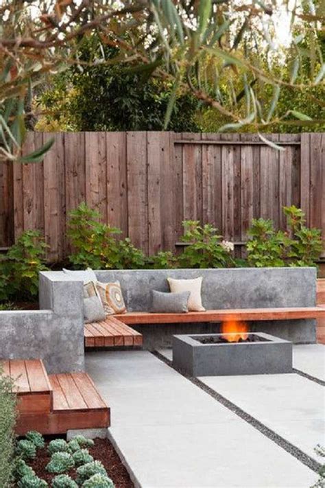 This square fire pit has a classic and smooth design that looks like it jumped out of a magazine. Top 29 Square Fire Pit Ideas