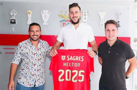 Helton leite (born 2 november 1990) is a brazilian footballer who plays as a goalkeeper for portuguese club sl benfica. OFICIAL: Do Boavista para o SL Benfica até 2025