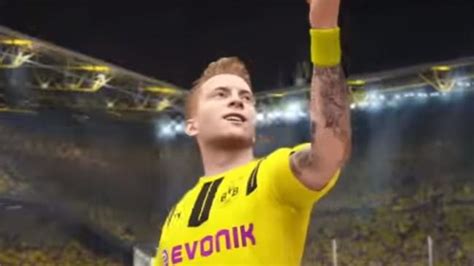 Fifa 17 Gameplay Marco Reus Plays First Ever Two On Two Match At Gamescom