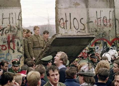 Chute Du Mur De Berlin Ans Apr S Revivez L V Nement Historique