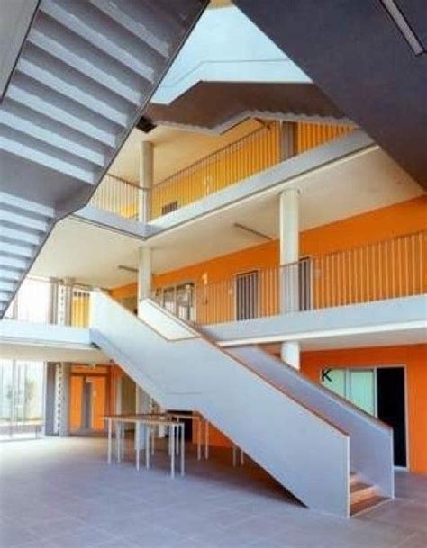 Agrob buchtal, schwarzenfeld 01|04 die sandfarbenen fliesen lassen das wasser besonders blau leuchten. Marie-Curie-Gymnasium in Bad Berka - Architekturobjekte ...