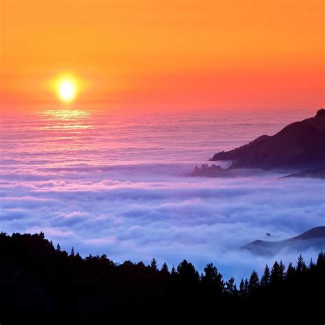 SUNSET FOG OVER SEA MOUNTAINS | Sunset pictures, Sunset, Mountain sunset