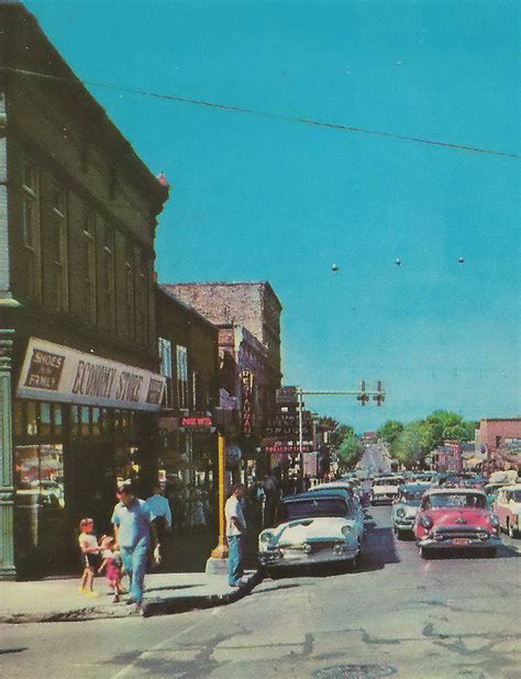 Nw Petoskey Mi 1950s Really Great Cars In A Busy Downtown Flickr