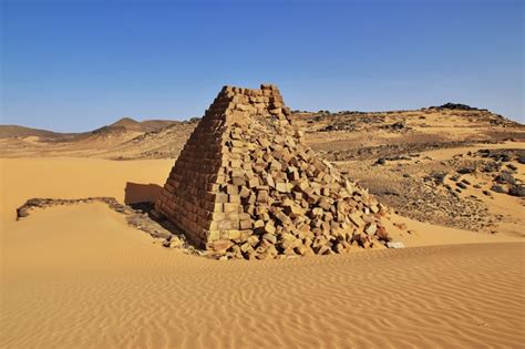 Premium Photo The Ancient Pyramids Of Meroe In Sahara Desert Sudan
