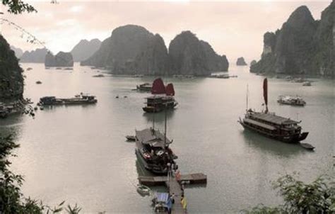 Enfin, une nouvelle croisière dans la baie d'halong qui unit la sécurité, luxe et confort à un prix abordable. Jonque traditionnelle 4 **** / Baie d' Halong / Vietnam ...