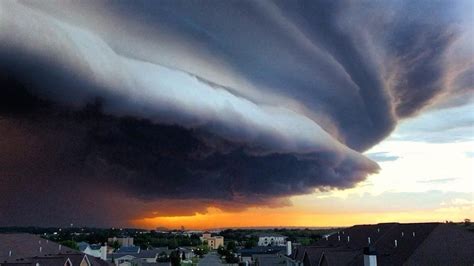 A Terrifying Bloody Shelf Cloud Over Rochester Minnesota Wow In
