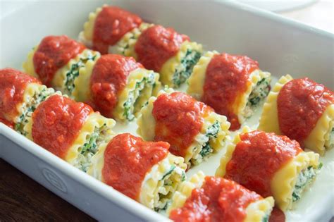 Sprinkle with 1/2 cup of mozzarella cheese. Giada's Essential Italian Dishes: Lasagna Rolls | Giada ...