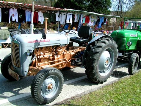 Massey-Ferguson 35x mit dem Baujahr 1957 bei der Oldtimerparade in St