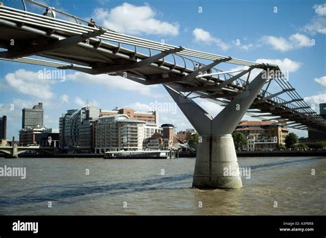 Wobbly Bridge Hi Res Stock Photography And Images Alamy