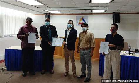 Setiap rakyat perlu mengamalkan sikap kesederhanaan dalam menggunakan hak kebebasan bersuara. Kerajaan mesti pertahan kebebasan media, sedia dikritik ...