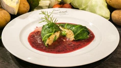 We did not find results for: Wir in Bayern | Rezepte: Spitzkohl gefüllt mit ...