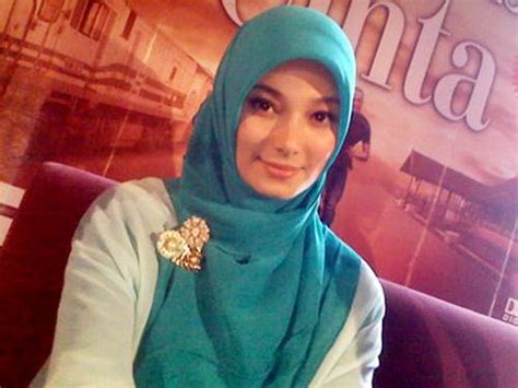 Artis Berjilbab Tercantik Di Indonesia