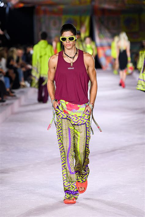 Total 90 Imagen Versace Outfits For Men Ecovermx