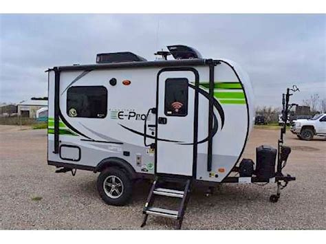 There's even a storage and linen closet in the area, which. 8 Best Small Campers Under 2,000 lbs. with Bathrooms ...