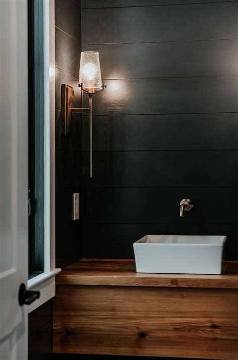 All design, text, images and the selection, alteration and arrangement of those elements are the copyright of benjamin moore uk ltd or mentioned third parties, reproduced with their permission. Benjamin Moore Hale Navy HC-154 Shiplap paint color is ...