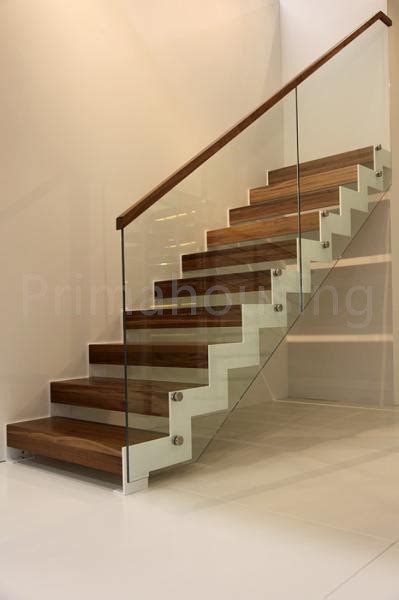 Interior Solid Wood Staircase With Tempered Glass Railing Design