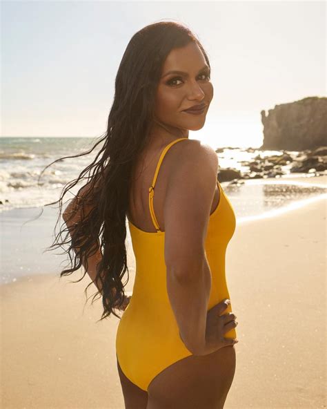 Slimmed Down Mindy Kaling Re Creates Iconic Legally Blonde Scene In Bold Yellow Bikini