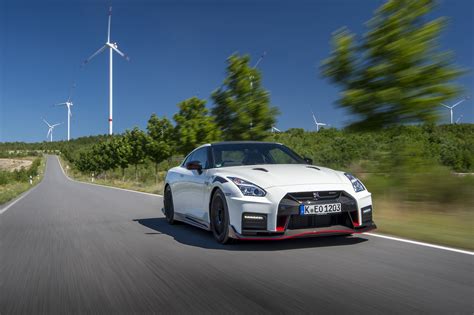Uk Drive The 592bhp Nissan Gt R Nismo Is The Ultimate R35 Express And Star