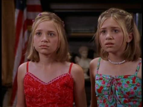 are mary kate and ashley olsen identical twins no but photographic evidence suggests otherwise
