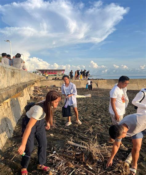 Simultaneous Scubasurero Underwater Clean Up And Coastal Clean Up In Celebration Of Earth Day