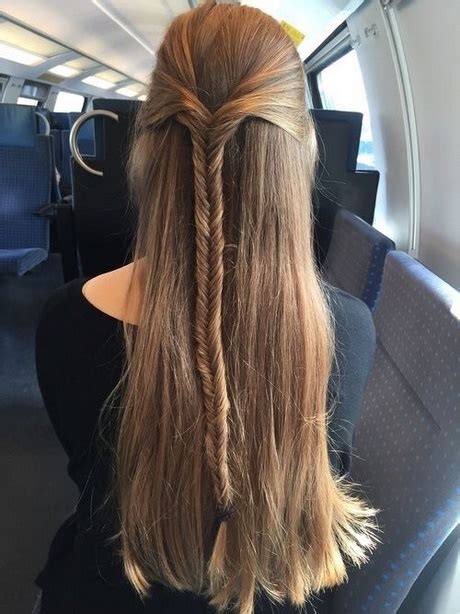Classy and quick loose braided hairstyle for you long straight saturnalian days. Everyday hairstyles for long straight hair